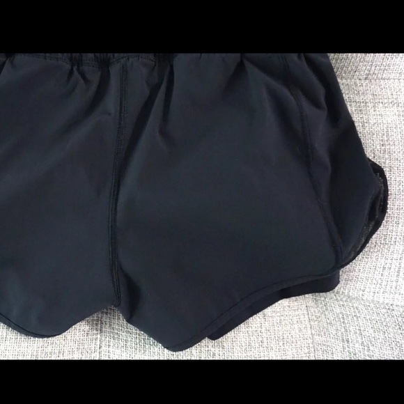 Lululemon Womens 2.5" Running Shorts Black Mesh Size 6 - Picture 5 of 5